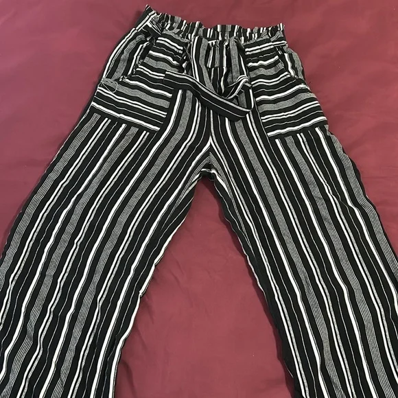 Drawstring pants - Picture 3 of 3